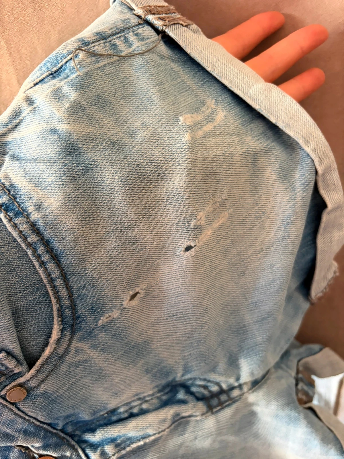Pantalón corto con agujeros efecto desgastado talla 38 – photo 5
